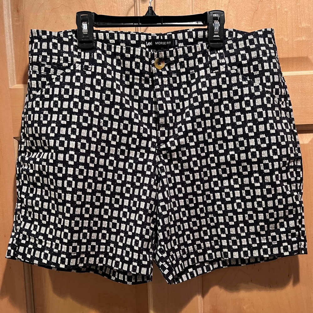 Lee Women’s Midrise Fit 1889 Shorts Black/White Geometric Cotton Soft Stretch 14
